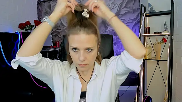 Snapshot of EmiliaBedy chatting on 03/05/25, 09:05 EmiliaBedy online show from 03/05/25, 09:05