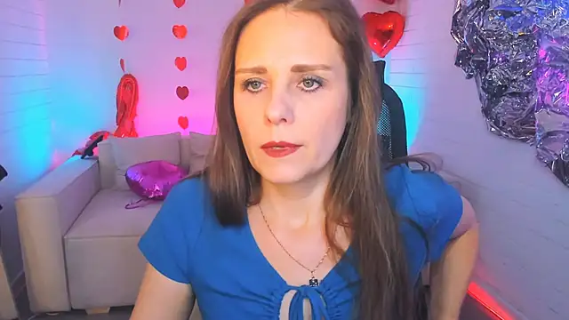 Snapshot of EmiliaBedy chatting on 03/06/25, 05:35 EmiliaBedy online show from 03/06/25, 05:35