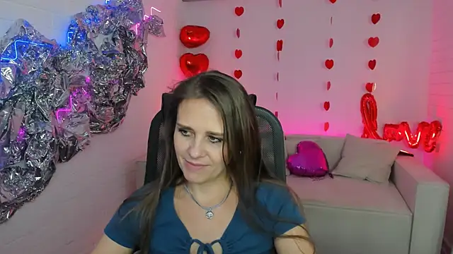 Snapshot of EmiliaBedy chatting on 03/18/25, 12:25 EmiliaBedy online show from 03/18/25, 12:25