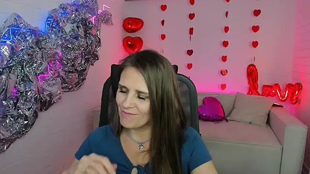 Snapshot of EmiliaBedy chatting on 03/18/25, 03:31 EmiliaBedy online show from 03/18/25, 03:31