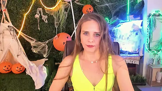 Snapshot of EmiliaBedy chatting on 10/23/25, 09:08 EmiliaBedy online show from 10/23/25, 09:08