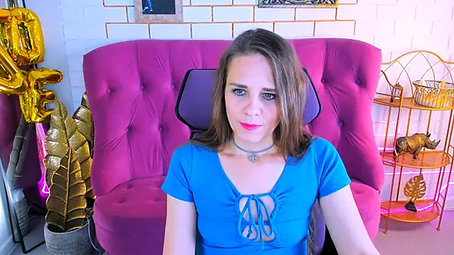 Snapshot of EmiliaBedy chatting on 11/08/25, 09:09 EmiliaBedy online show from 11/08/25, 09:09