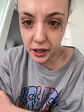 Snapshot of bunnythetailor chatting on 02/20/25, 12:25 bunnythetailor online show from 02/20/25, 12:25