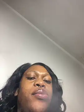 Snapshot of Boneca25 chatting on 04/25/26, 08:28 Boneca25 online show from 04/25/26, 08:28