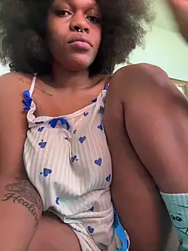 Snapshot of Boneca25 chatting on 06/09/26, 10:27 Boneca25 online show from 06/09/26, 10:27