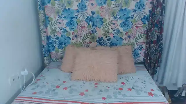 Snapshot of Sweeetnaughty chatting on 02/13/25, 03:03 Sweeetnaughty online show from 02/13/25, 03:03