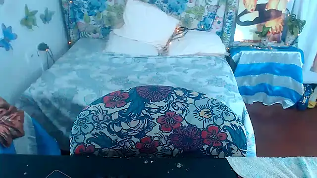 Snapshot of Sweeetnaughty chatting on 11/15/25, 12:30 Sweeetnaughty online show from 11/15/25, 12:30