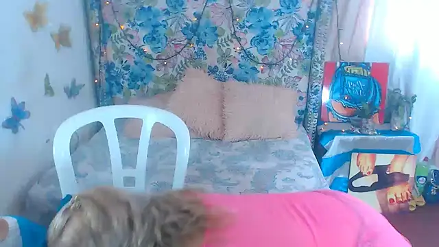 Snapshot of Sweeetnaughty chatting on 12/04/25, 02:26 Sweeetnaughty online show from 12/04/25, 02:26