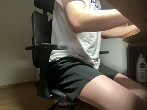 Snapshot of Phil_6677 chatting on 11/26/25, 07:48 Phil 6677 online show from 11/26/25, 07:48