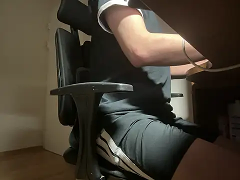 Snapshot of Phil_6677 chatting on 12/01/25, 01:05 Phil 6677 online show from 12/01/25, 01:05