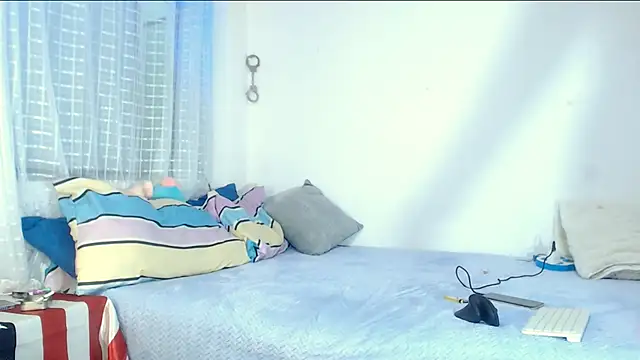 annyevans 1 online show from 12/04/25, 06:49