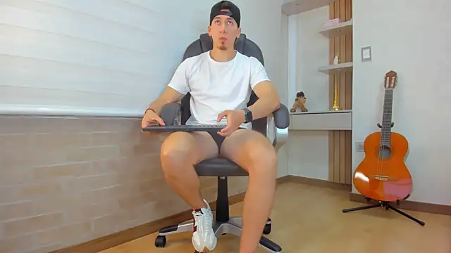 Tombarden online show from 12/15/25, 07:07