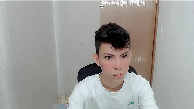 Snapshot of Alexxx_lov chatting on 01/25/25, 12:47 Alexxx lov online show from 01/25/25, 12:47