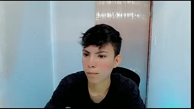 Snapshot of Alexxx_lov chatting on 01/28/25, 12:54 Alexxx lov online show from 01/28/25, 12:54