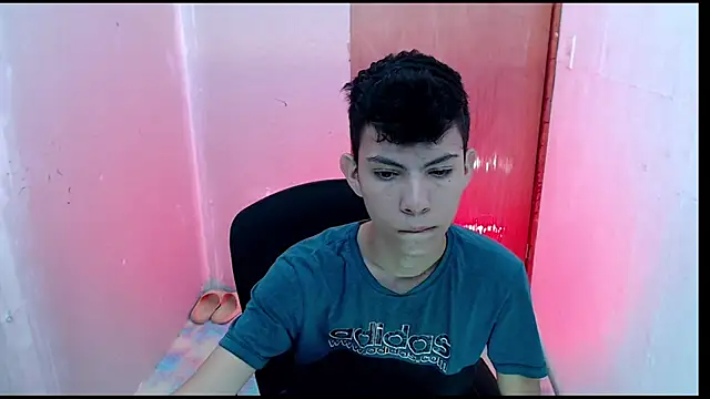 Snapshot of Alexxx_lov chatting on 01/29/25, 01:07 Alexxx lov online show from 01/29/25, 01:07