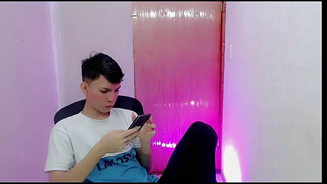 Snapshot of Alexxx_lov chatting on 02/11/25, 12:27 Alexxx lov online show from 02/11/25, 12:27