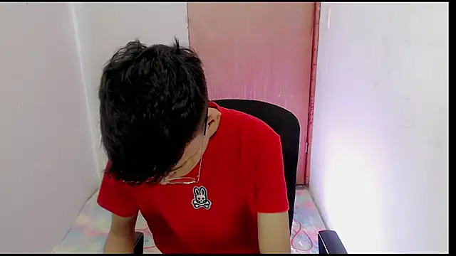 Snapshot of Alexxx_lov chatting on 02/14/25, 12:14 Alexxx lov online show from 02/14/25, 12:14