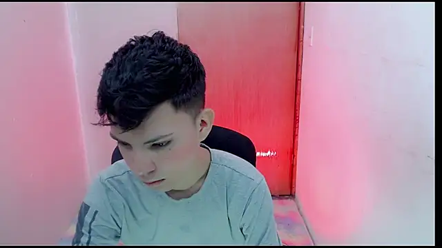 Snapshot of Alexxx_lov chatting on 02/15/25, 12:22 Alexxx lov online show from 02/15/25, 12:22