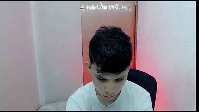 Snapshot of Alexxx_lov chatting on 02/17/25, 12:38 Alexxx lov online show from 02/17/25, 12:38