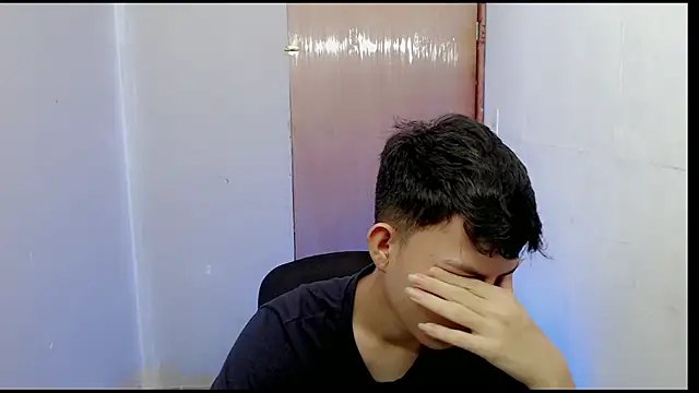 Snapshot of Alexxx_lov chatting on 02/18/25, 12:17 Alexxx lov online show from 02/18/25, 12:17