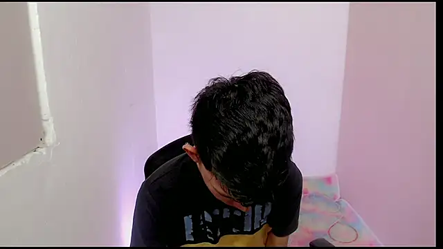 Snapshot of Alexxx_lov chatting on 02/20/25, 12:36 Alexxx lov online show from 02/20/25, 12:36