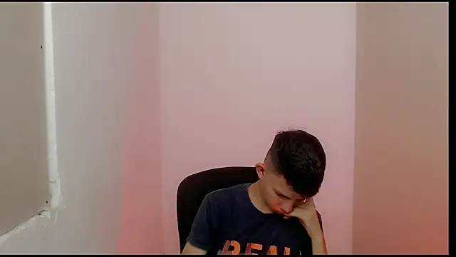 Snapshot of Alexxx_lov chatting on 02/24/25, 12:26 Alexxx lov online show from 02/24/25, 12:26