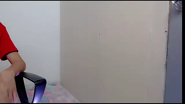 Snapshot of Alexxx_lov chatting on 03/05/25, 12:33 Alexxx lov online show from 03/05/25, 12:33