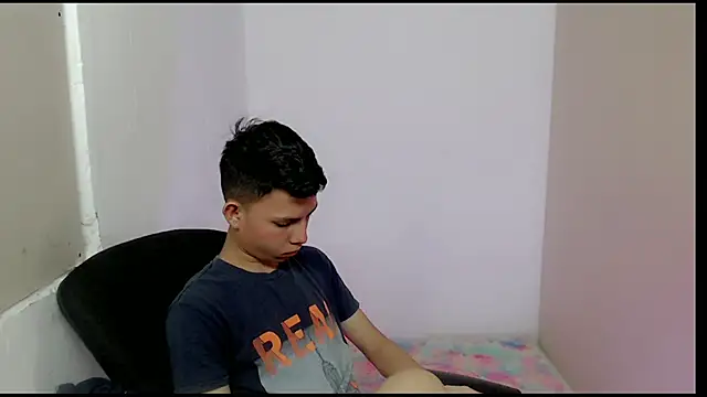 Snapshot of Alexxx_lov chatting on 03/07/25, 12:34 Alexxx lov online show from 03/07/25, 12:34