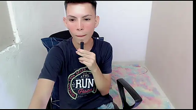 Snapshot of Alexxx_lov chatting on 03/20/25, 06:53 Alexxx lov online show from 03/20/25, 06:53