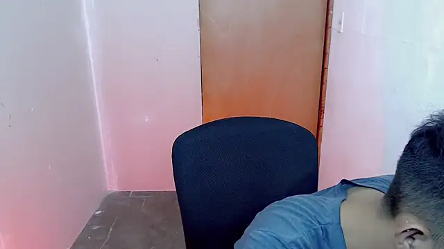 Snapshot of Alexxx_lov chatting on 09/11/25, 01:00 Alexxx lov online show from 09/11/25, 01:00