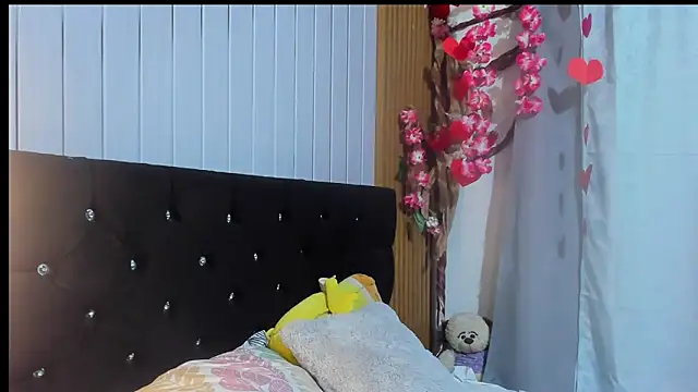 Snapshot of vicky__skinny_1 chatting on 02/25/25, 11:52 vicky  skinny 1 online show from 02/25/25, 11:52