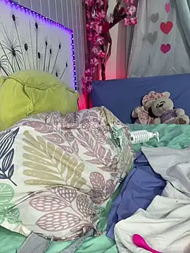 Snapshot of vicky__skinny_1 chatting on 02/27/25, 02:43 vicky  skinny 1 online show from 02/27/25, 02:43