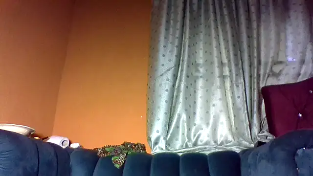 Snapshot of philippiano33 chatting on 11/13/25, 03:33 philippiano33 online show from 11/13/25, 03:33