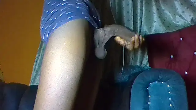 Snapshot of philippiano33 chatting on 12/04/25, 06:16 philippiano33 online show from 12/04/25, 06:16