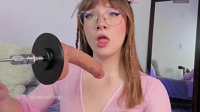 Snapshot of ValerieFlorez_ chatting on 10/20/25, 11:16 ValerieFlorez online show from 10/20/25, 11:16