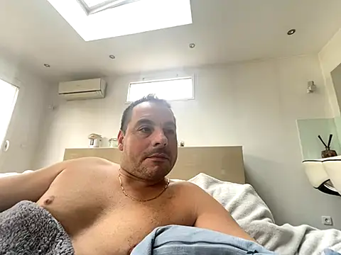 Snapshot of justeqqun chatting on 11/11/25, 10:04 justeqqun online show from 11/11/25, 10:04