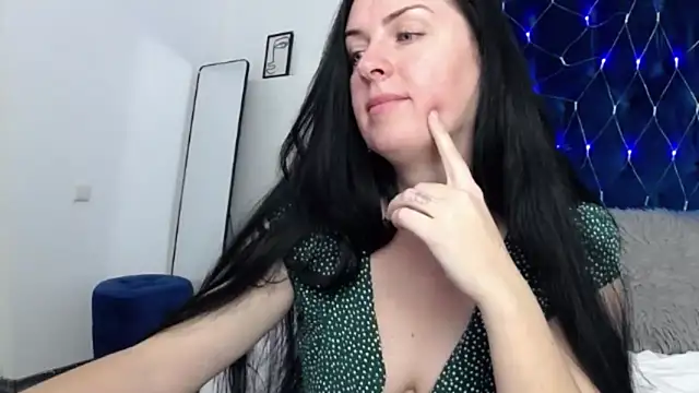 JacquelineElle online show from 02/10/25, 06:24