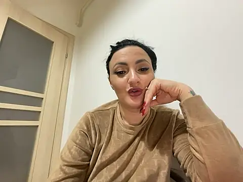 RaisaSalvi online show from 02/02/25, 04:32