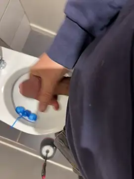 Snapshot of yannusgir33 chatting on 02/13/25, 02:42 yannusgir33 online show from 02/13/25, 02:42