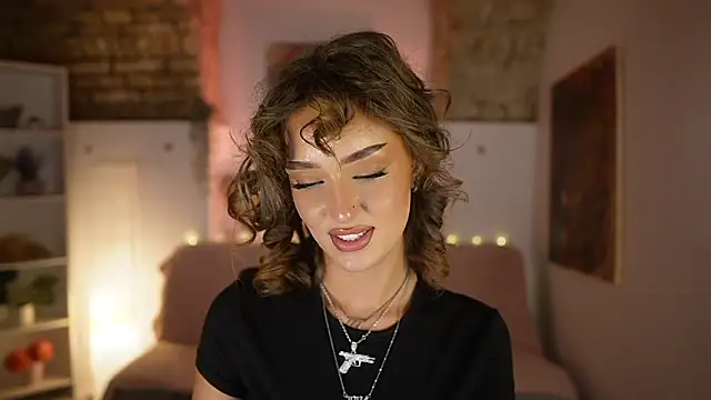 Clara Nia online show from 02/22/25, 07:47