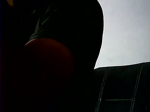 Snapshot of Nightservice27 chatting on 10/28/25, 05:15 Nightservice27 online show from 10/28/25, 05:15