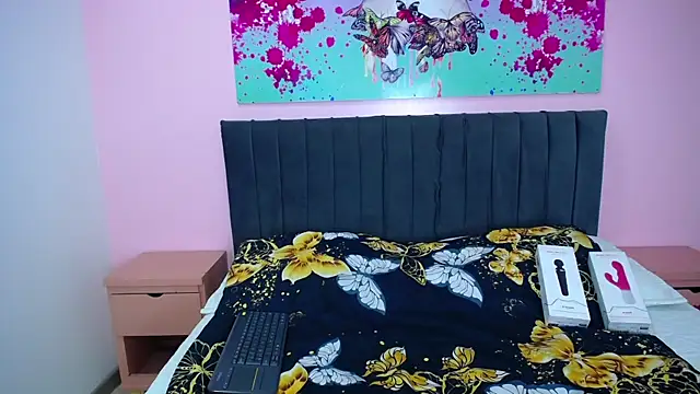 Snapshot of CamiilaReyes chatting on 09/24/25, 01:14 CamiilaReyes online show from 09/24/25, 01:14