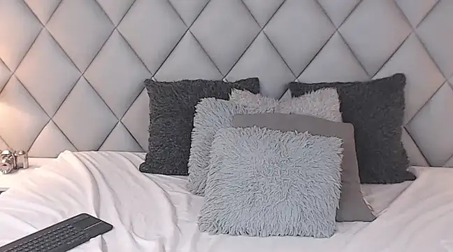 Snapshot of LalyCastro chatting on 02/05/25, 11:06 LalyCastro online show from 02/05/25, 11:06