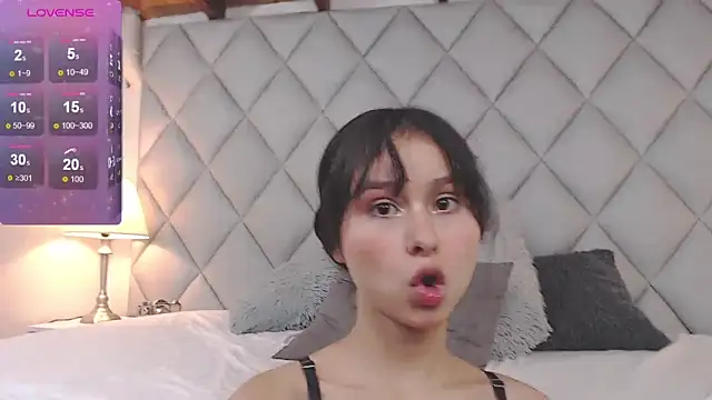 Snapshot of LalyCastro chatting on 02/25/25, 02:03 LalyCastro online show from 02/25/25, 02:03