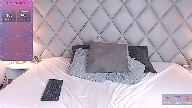 Snapshot of LalyCastro chatting on 02/28/25, 07:35 LalyCastro online show from 02/28/25, 07:35