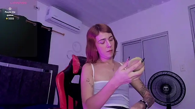 Snapshot of Nicol_TransGirl chatting on 10/22/25, 03:18 Nicol TransGirl online show from 10/22/25, 03:18