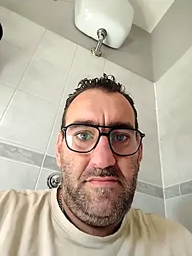 Snapshot of Hardasanut chatting on 10/12/25, 10:25 Hardasanut online show from 10/12/25, 10:25