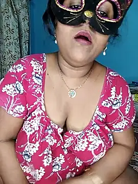 Snapshot of straightthing chatting on 10/15/25, 08:20 straightthing online show from 10/15/25, 08:20