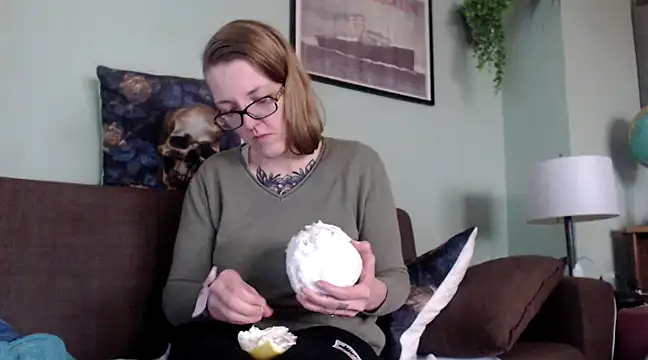 Snapshot of Astrid-Gilbert chatting on 02/25/25, 11:19 Astrid-Gilbert online show from 02/25/25, 11:19