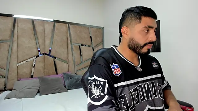 Snapshot of LeandroRusso chatting on 02/12/25, 08:40 LeandroRusso online show from 02/12/25, 08:40